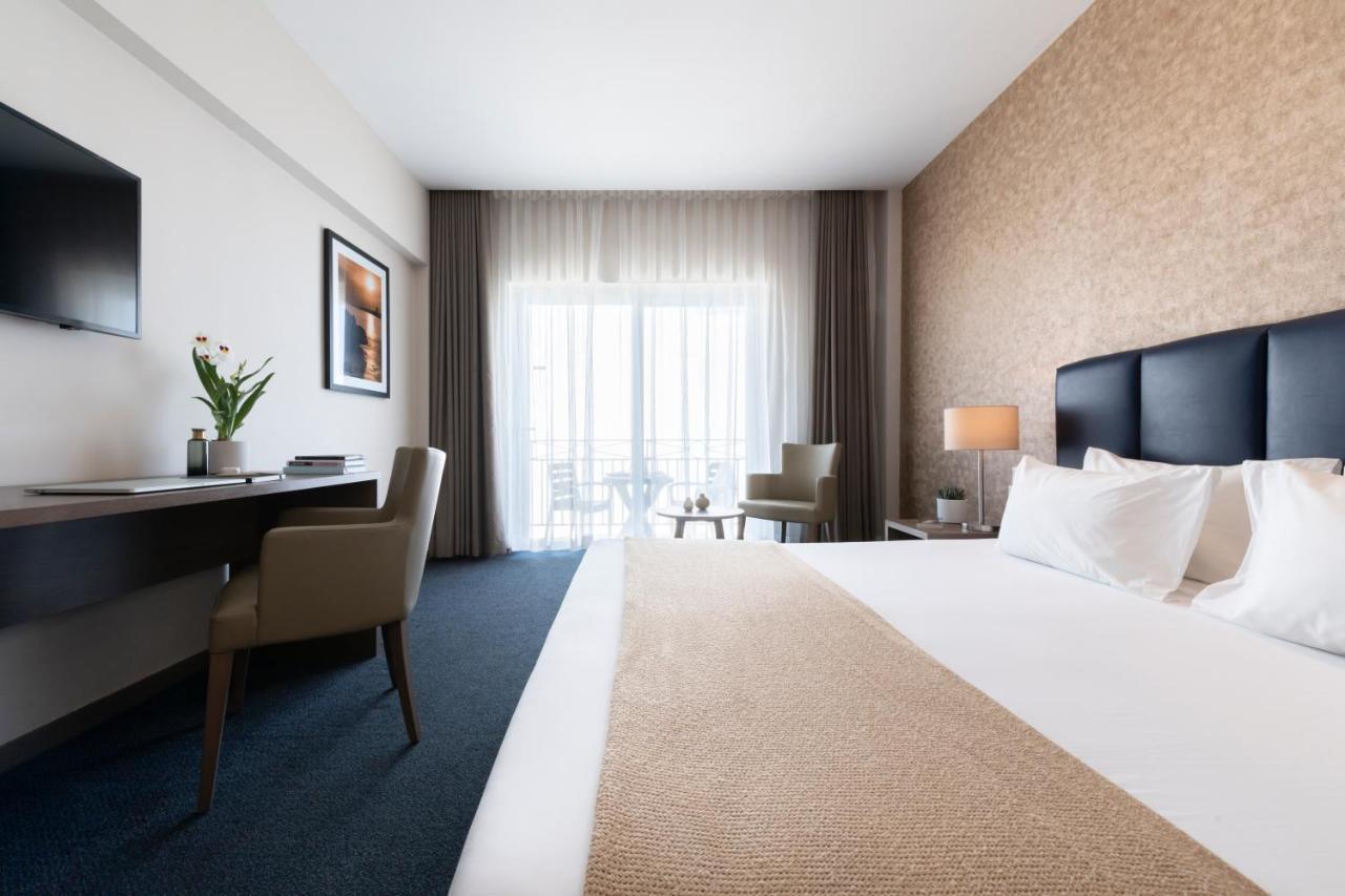 Superior Double or Twin Room with Lateral Sea View