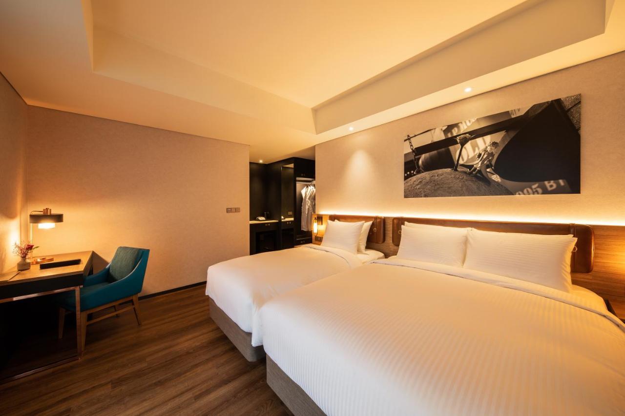 Superior Room One Queen One Single Bed,1014108988:JPEG