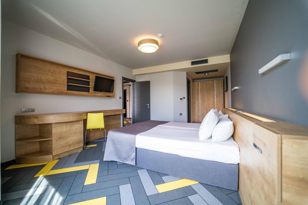 Family Room Minibar &