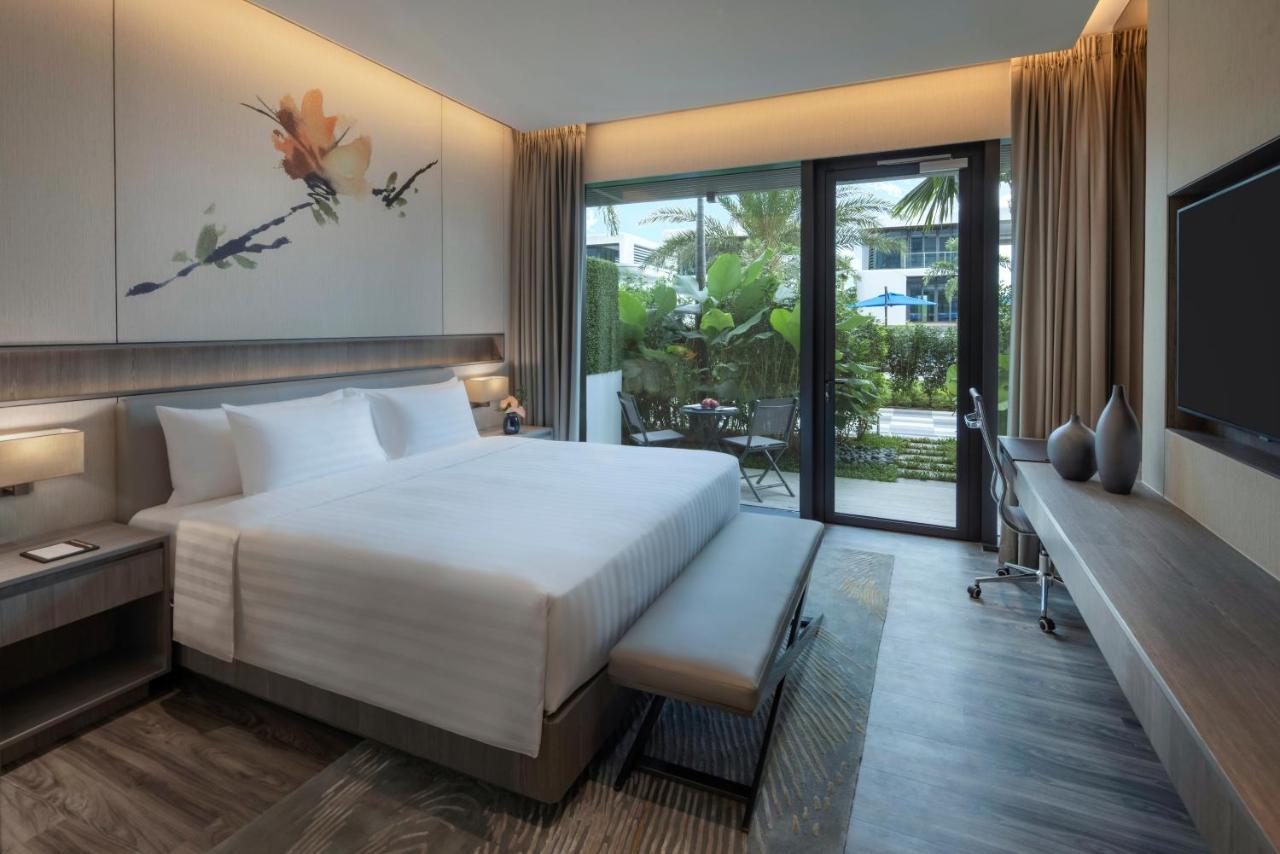 Deluxe Zimmer Laguna mit Kingsize-Bett, Patio und Poolblick