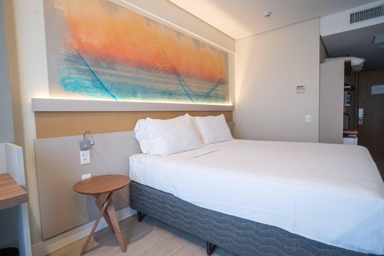 Quarto standard com acesso para pessoas com deficiência e cama queen-size