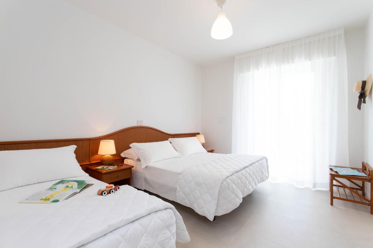 Dreibettzimmer mit Stadtblick