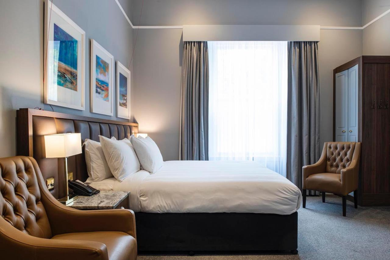 Classic King Room Converts to Twin Beds or Disability Access