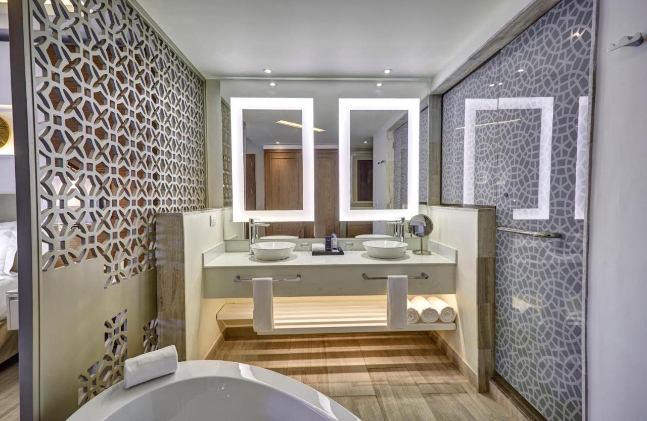 Luxury Junior Suite,1279868284:JPEG