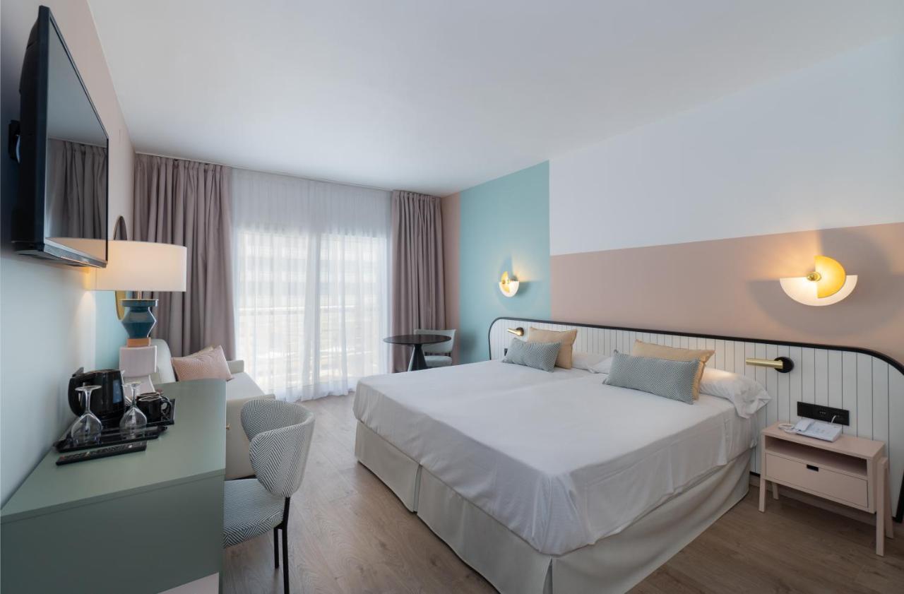 Quarto Clube Superior com Vista Piscina (2 Adultos)