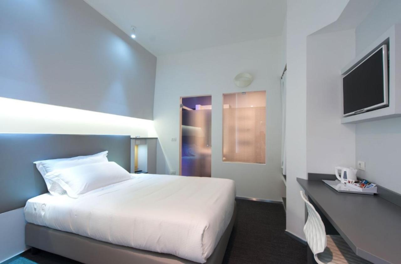 Double Room French Bed