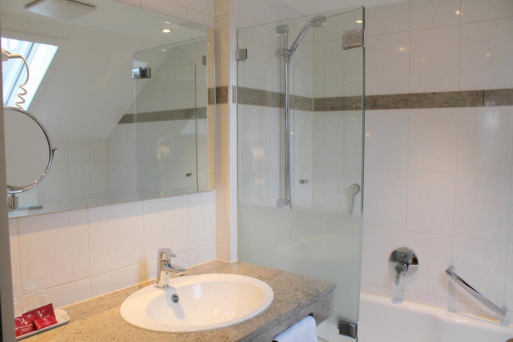 Small Double Room,430994859:JPEG