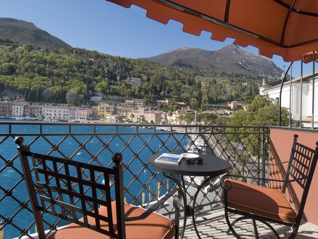 Camera Tripla con Balcone e Vista Lago