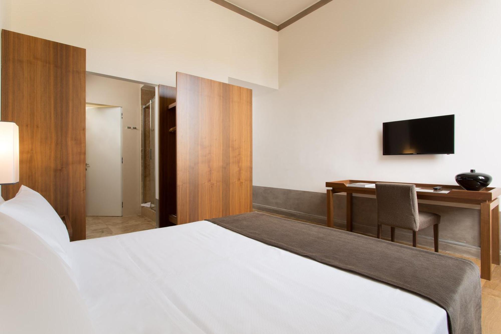 Deluxe Double Room Garden View