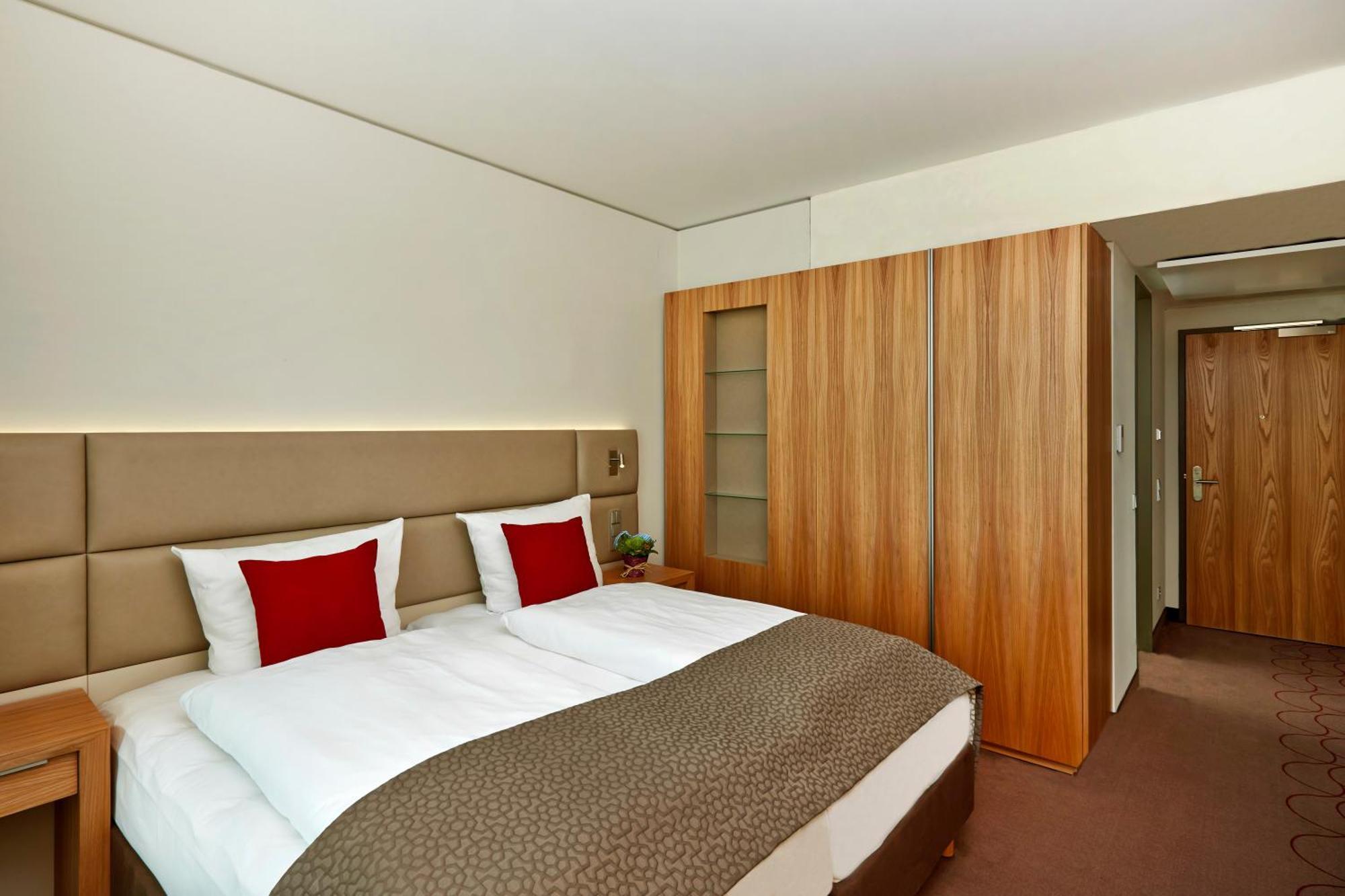 Deluxe Double or Twin Room,917581186:JPEG