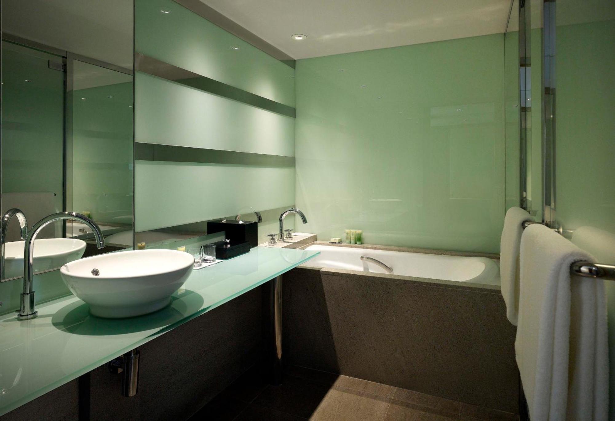 Corner Twin Room