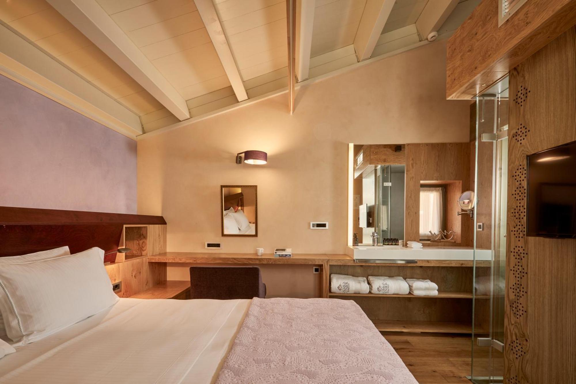 Junior Suite Terrace Outdoor Hydromassage Tub,1278155440:JPEG