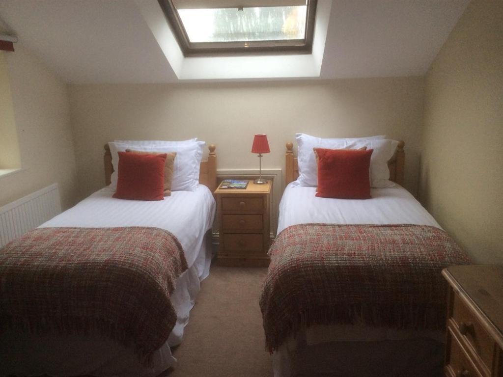 Twin Room Private Bathroom