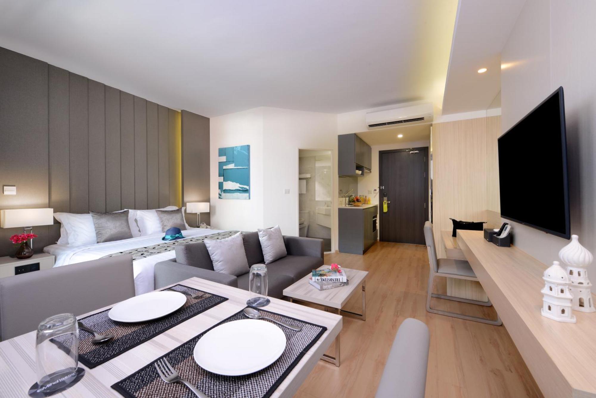 Deluxe Double or Twin Room City View
