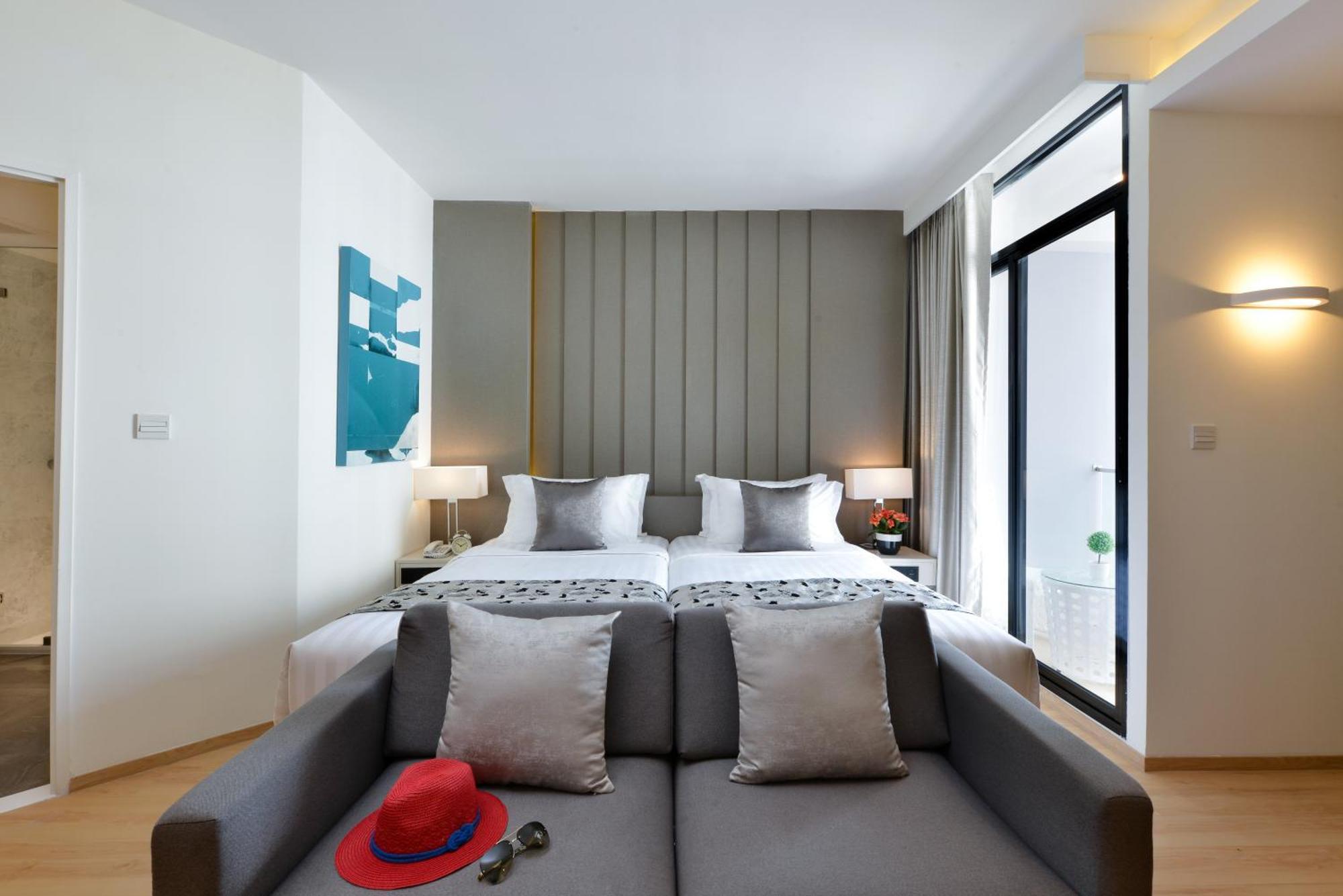 Deluxe Double or Twin Room City View