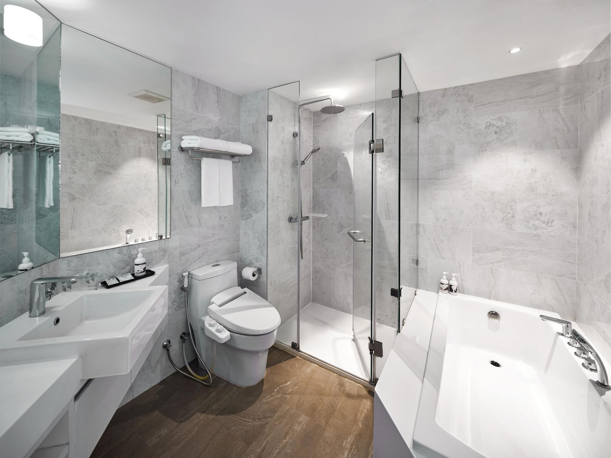 Deluxe Double or Twin Room Pool View