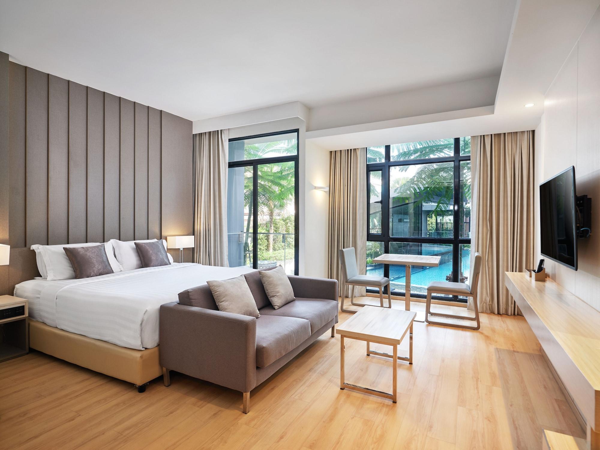 Deluxe Double or Twin Room Pool View