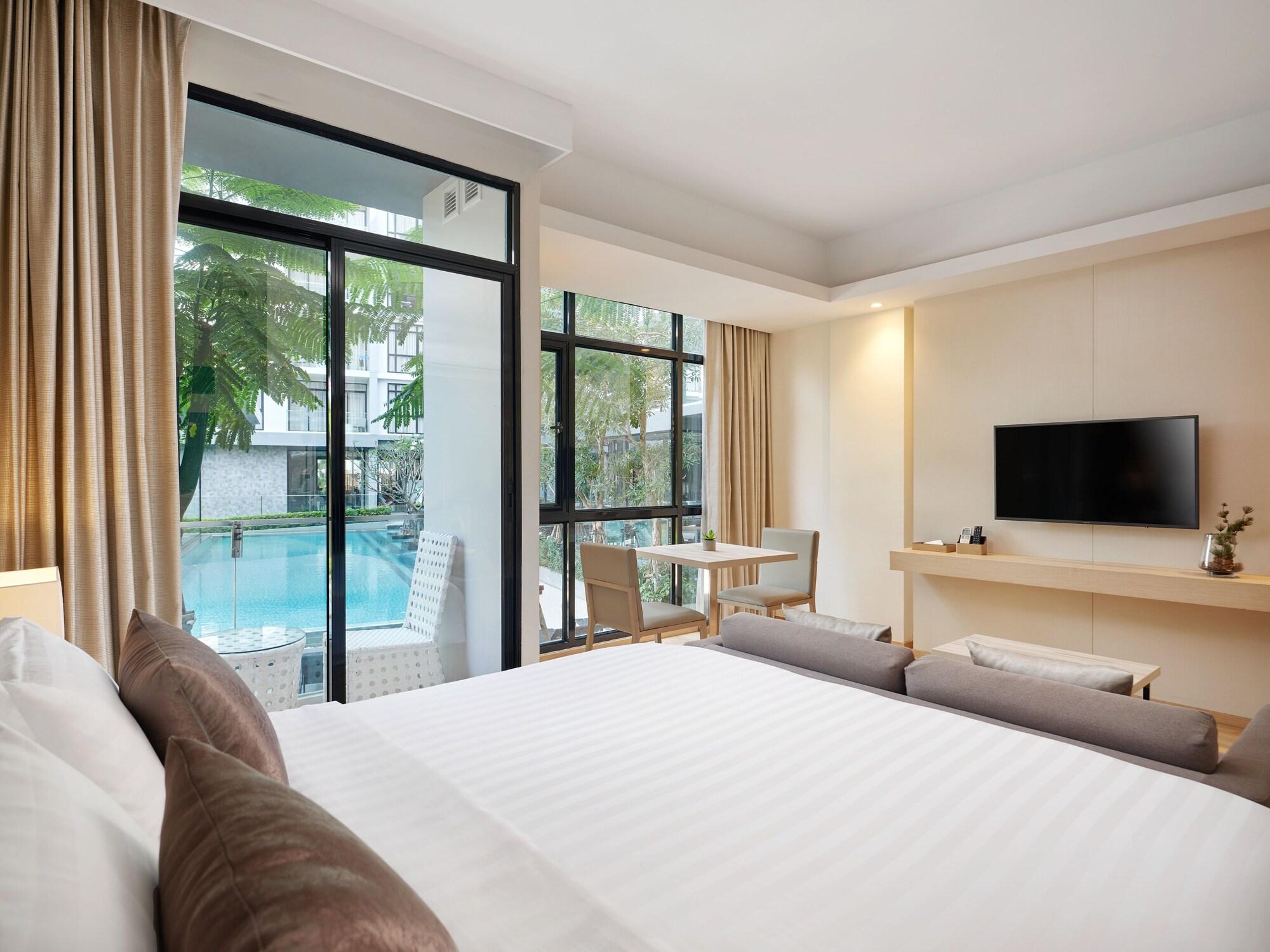 Deluxe Double or Twin Room Pool View