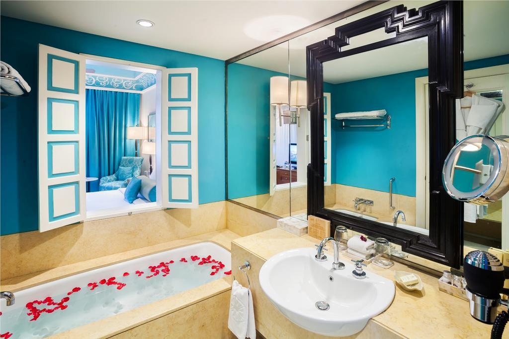 Luxury Room City View