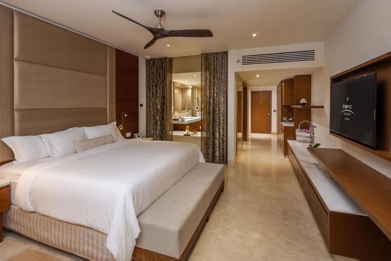 Royale Honeymoon Ocean View Kingsize Bed