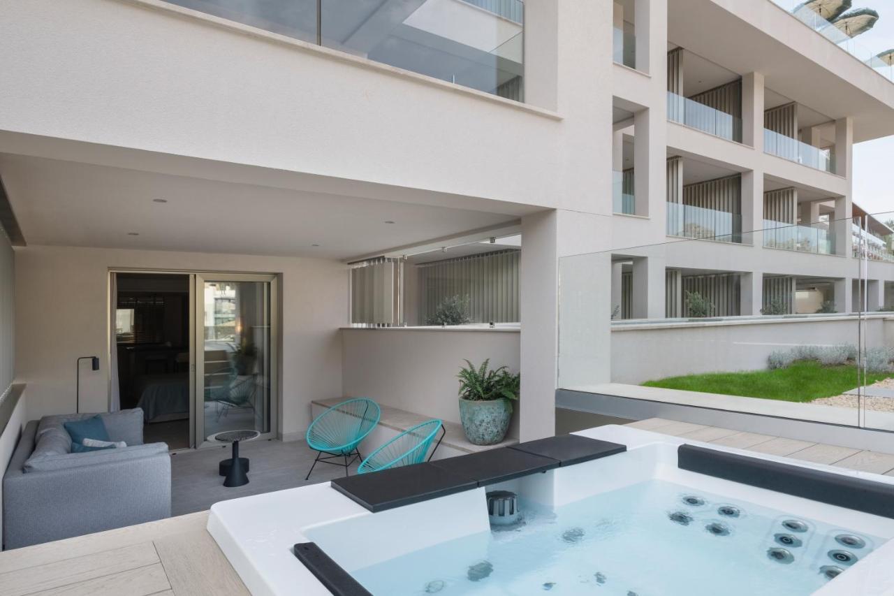 Junior Suite mit Whirlpool und Terrasse mit seitlichem Meerblick