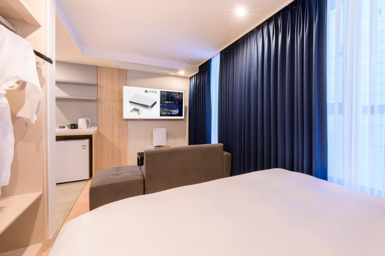 PlayStation5 Queen Room No view