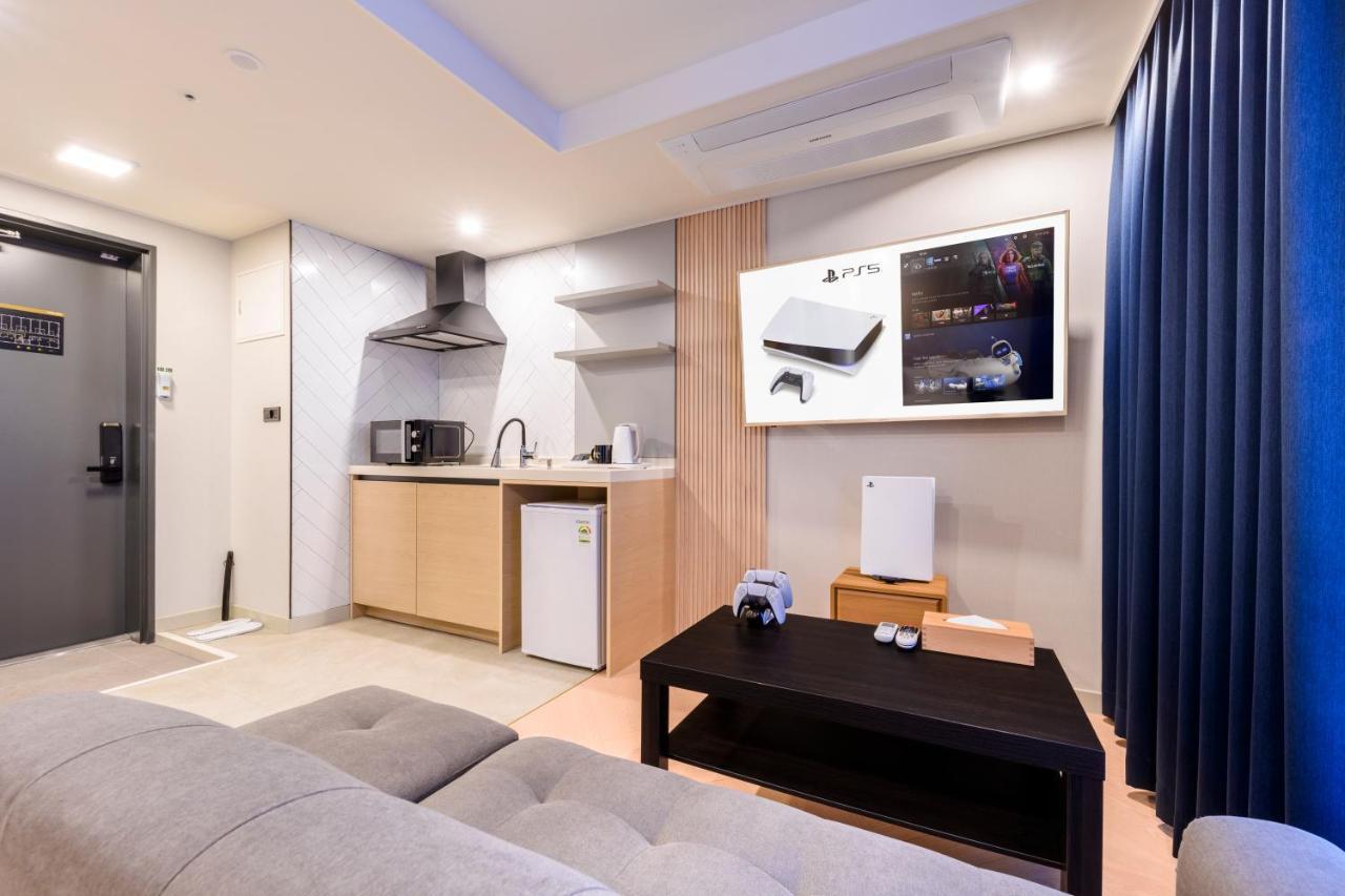 PlayStation5 Queen Room No view