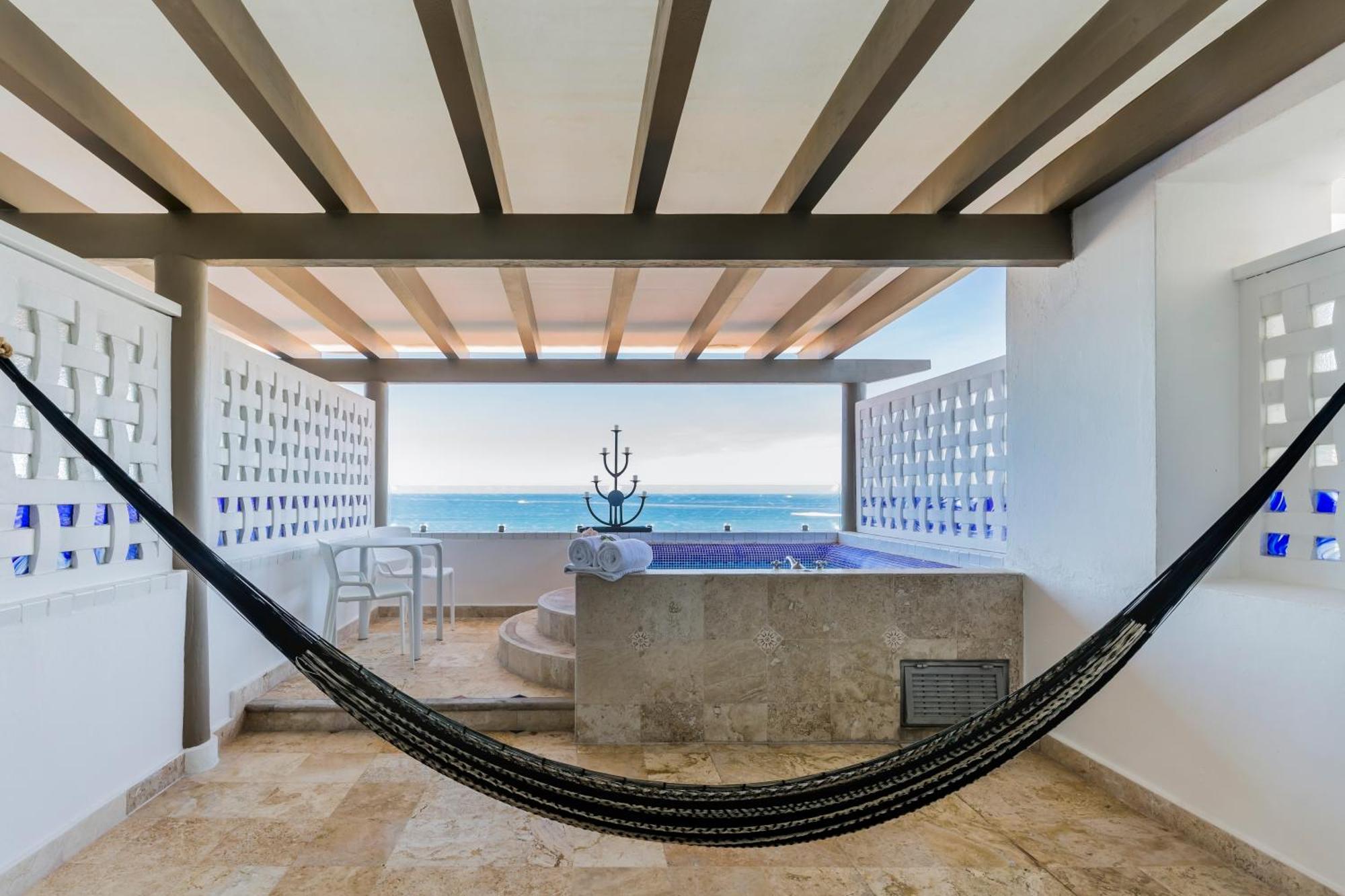 Honeymoon Suite,1554117337:JPEG