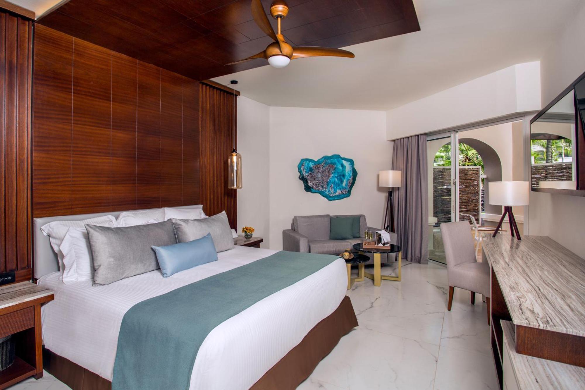 Suite Junior Doble con vistas a la piscina