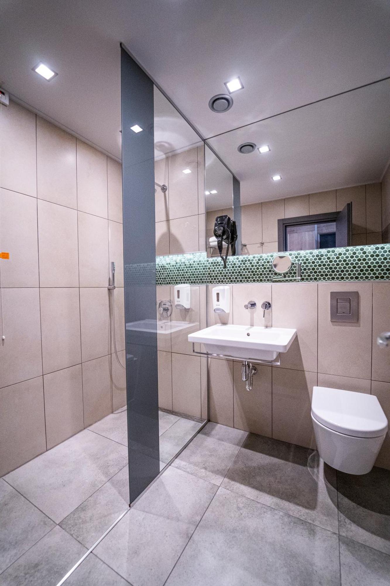 Twin Room Balcony Minibar &