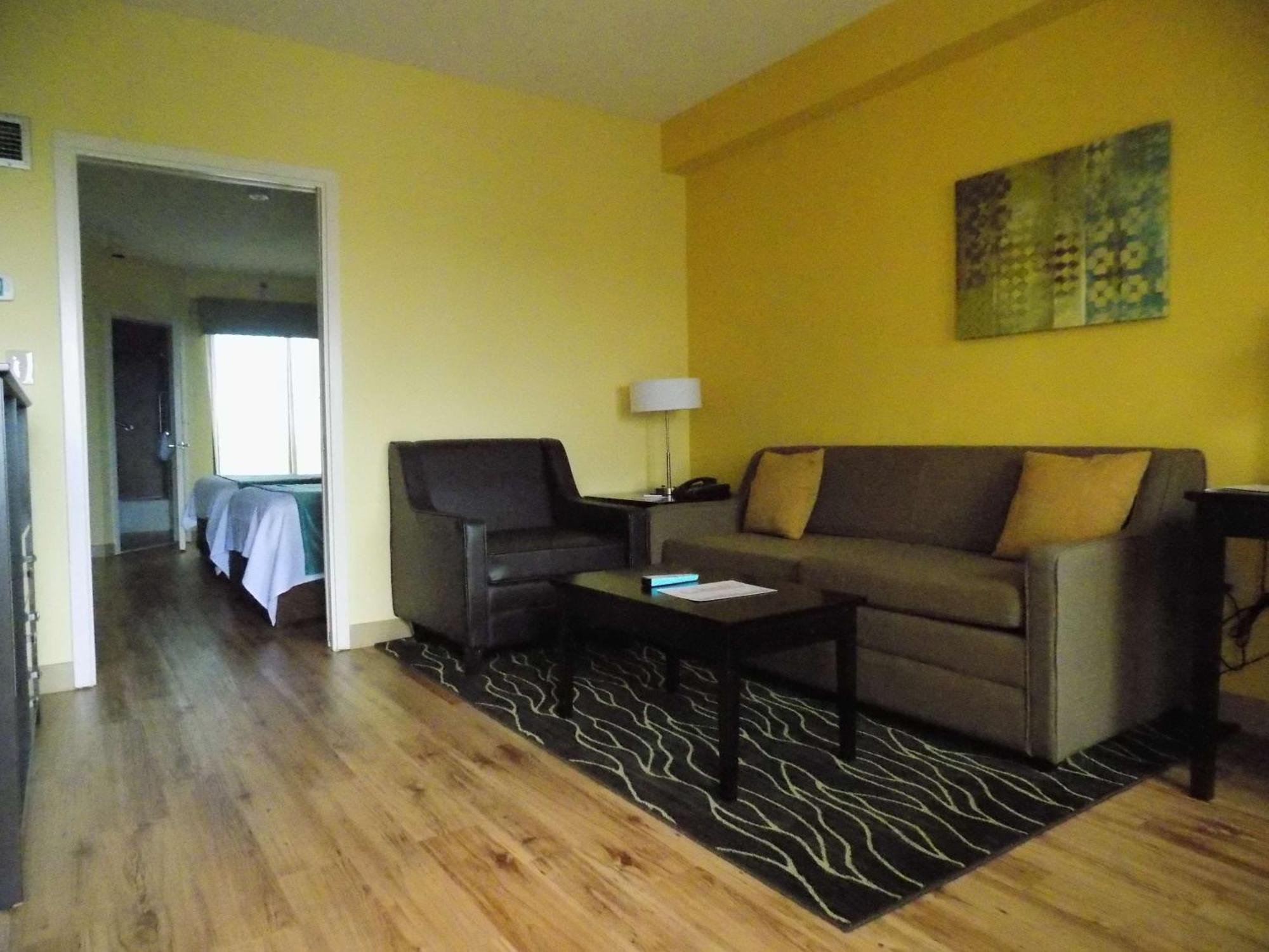 Suite Two Double Beds Sofa Bed Non-Smoking
