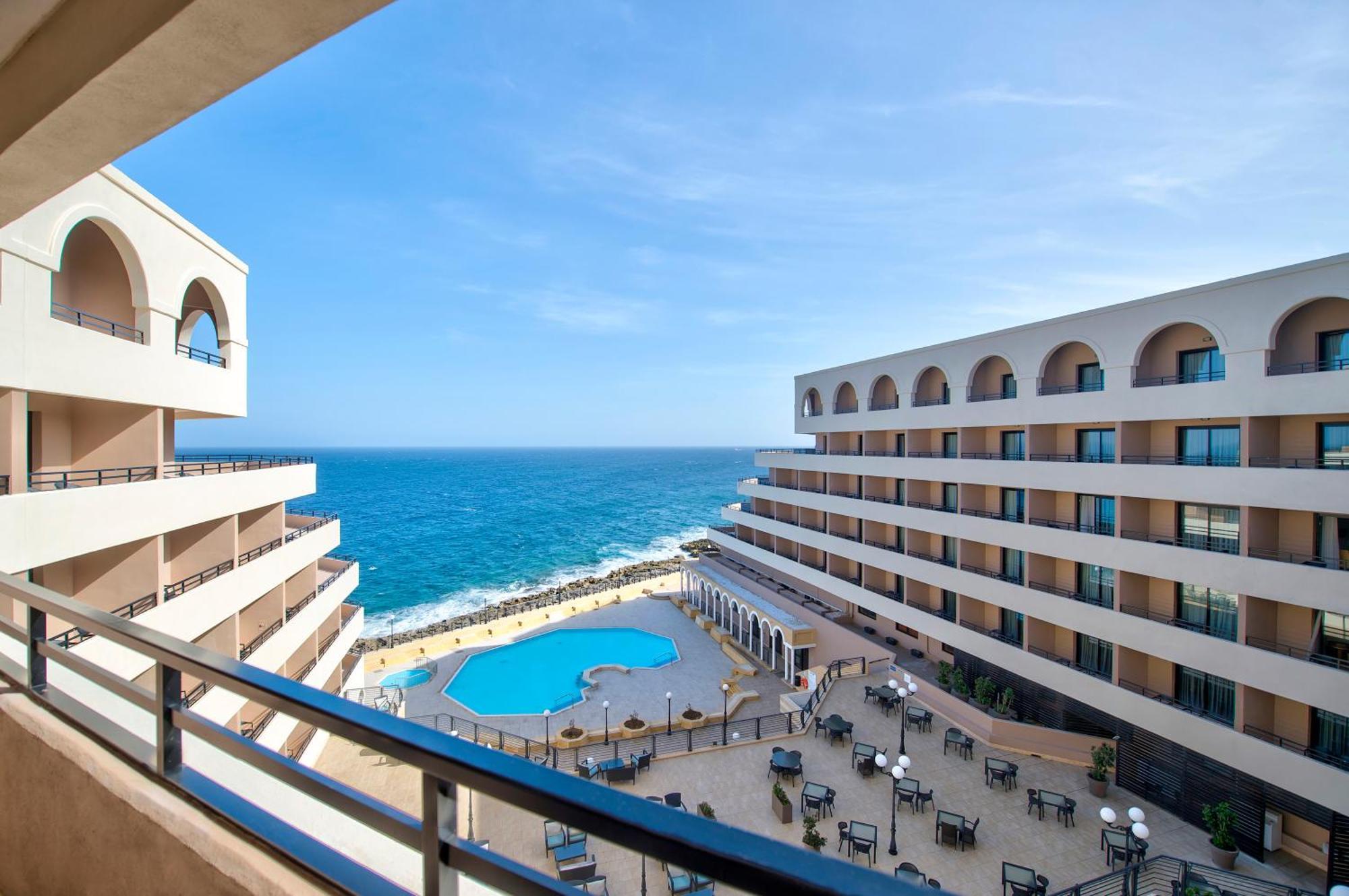 Camera Superior con Balcone e Vista Mare