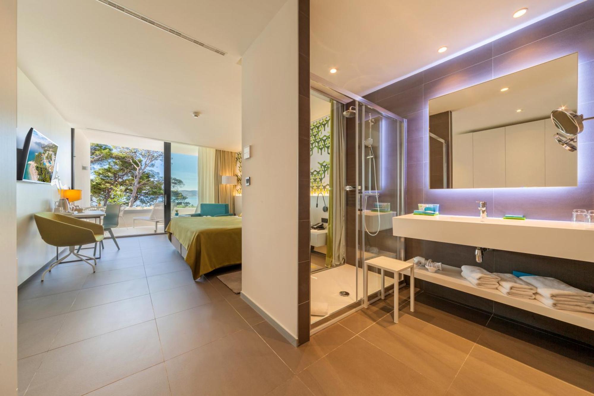 Premium Double Room Sea Side Balcony,1589219287:JPEG
