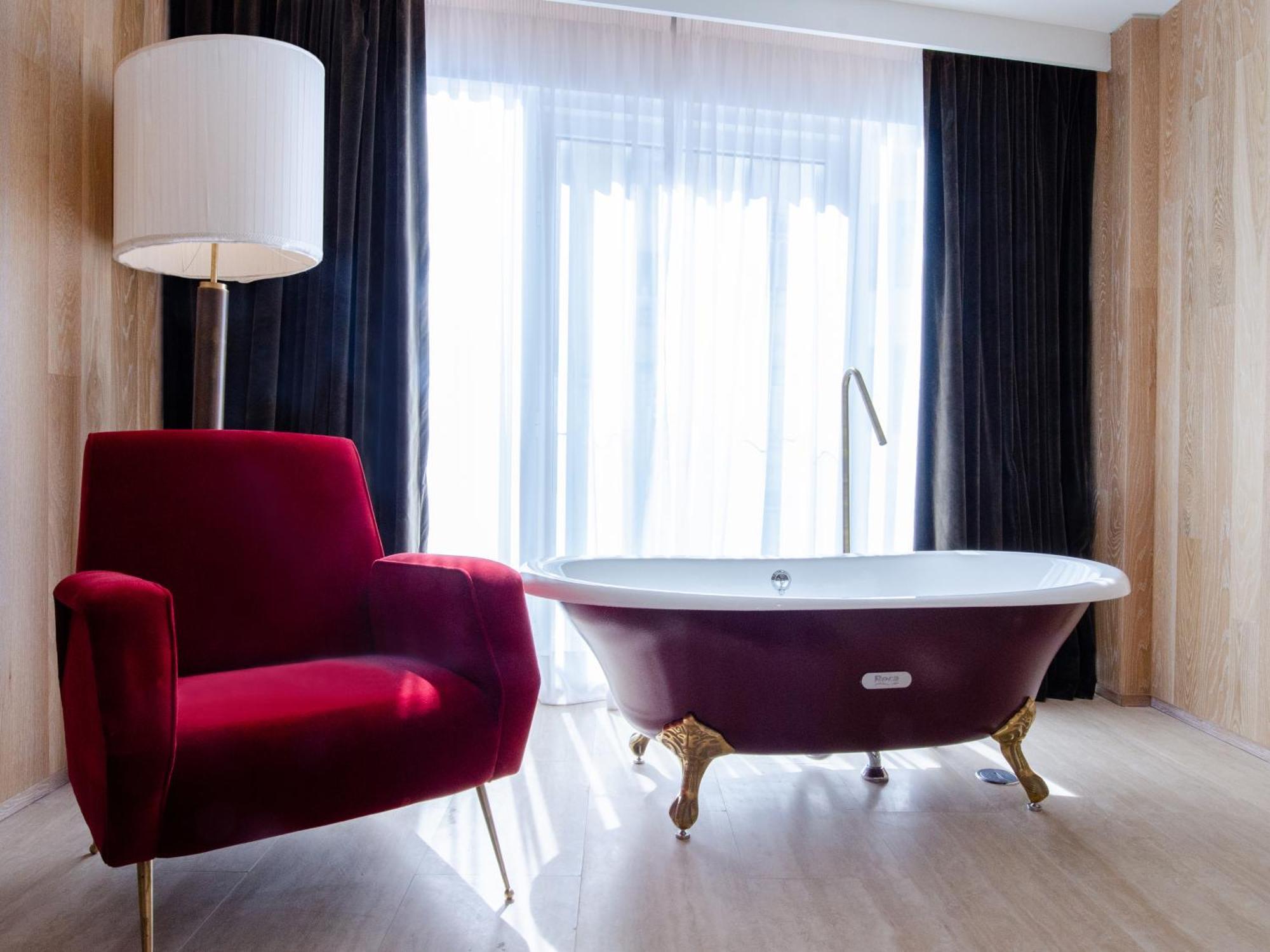 Contemporary Junior Suite