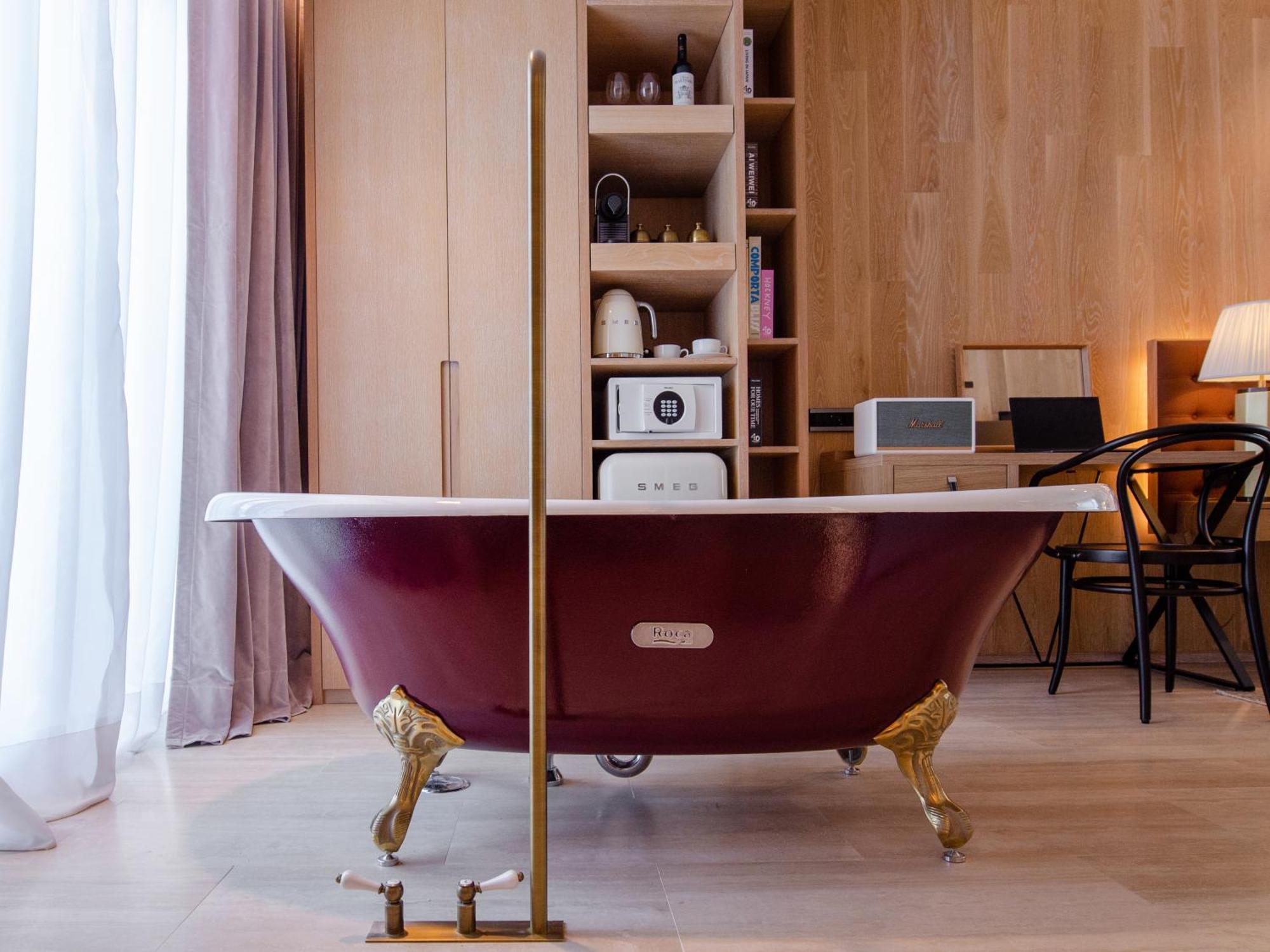 Contemporary Junior Suite