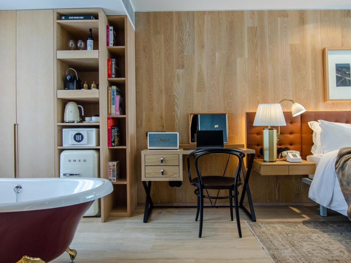 Contemporary Junior Suite