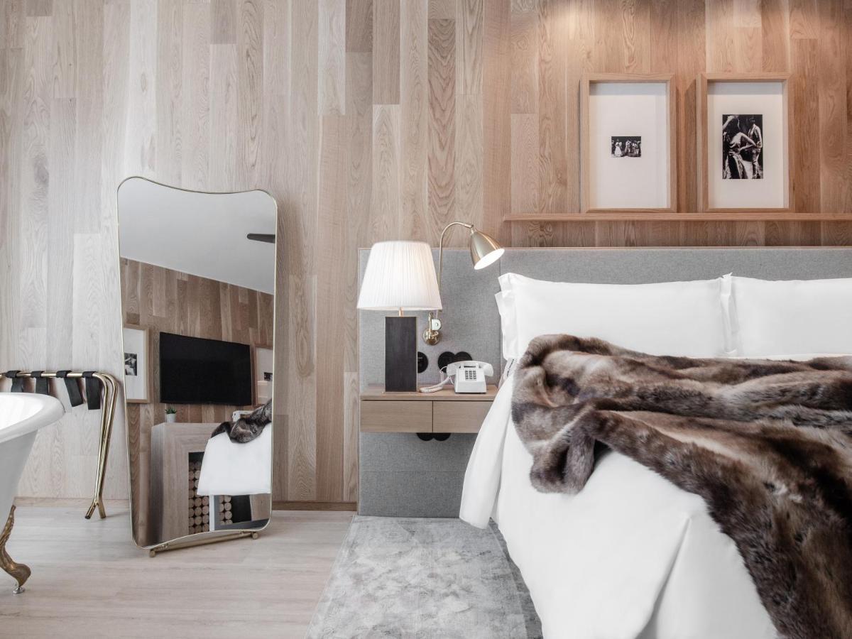 Contemporary Junior Suite