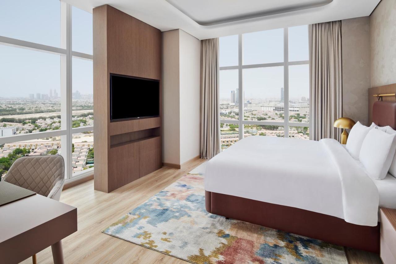 Deluxe King Suite Panoramic City View Shuttle to the Beach Mall & Metro Station,1244186425:JPEG