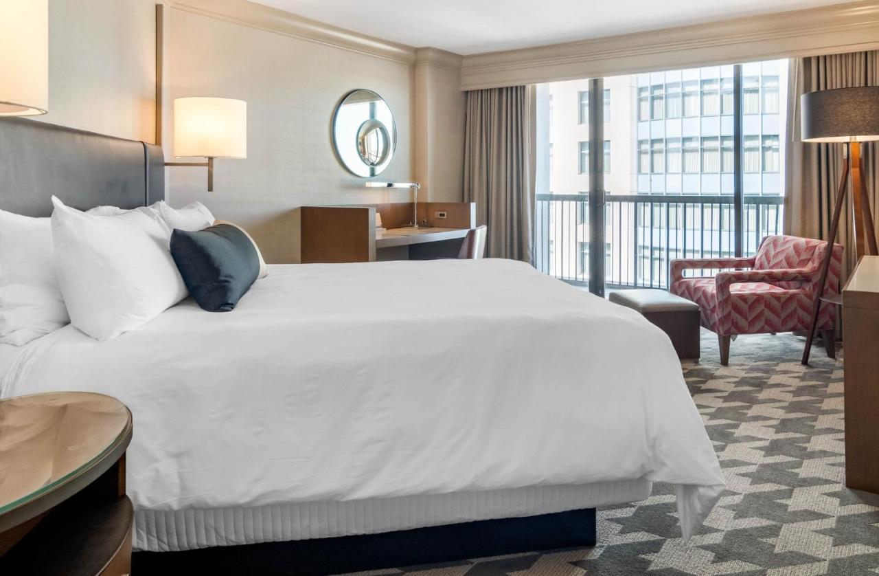 Deluxe Room 1 King Bed