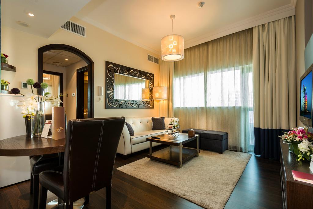 Executive Suite mit einem Schlafzimmer und Kingsize-Bett