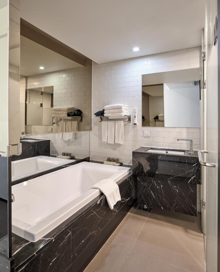 Standard Latex Twin Room