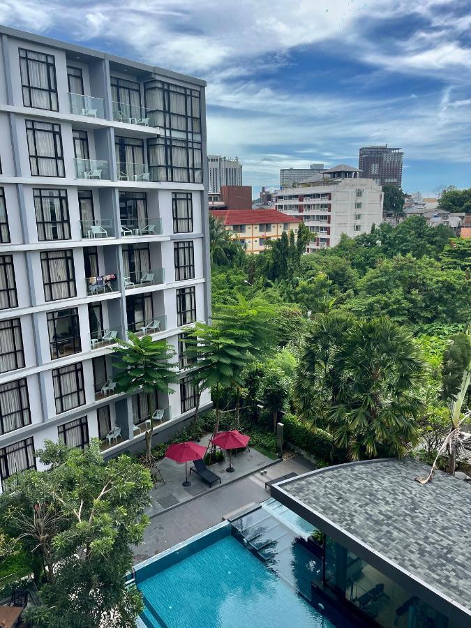 Deluxe Double or Twin Room Pool View