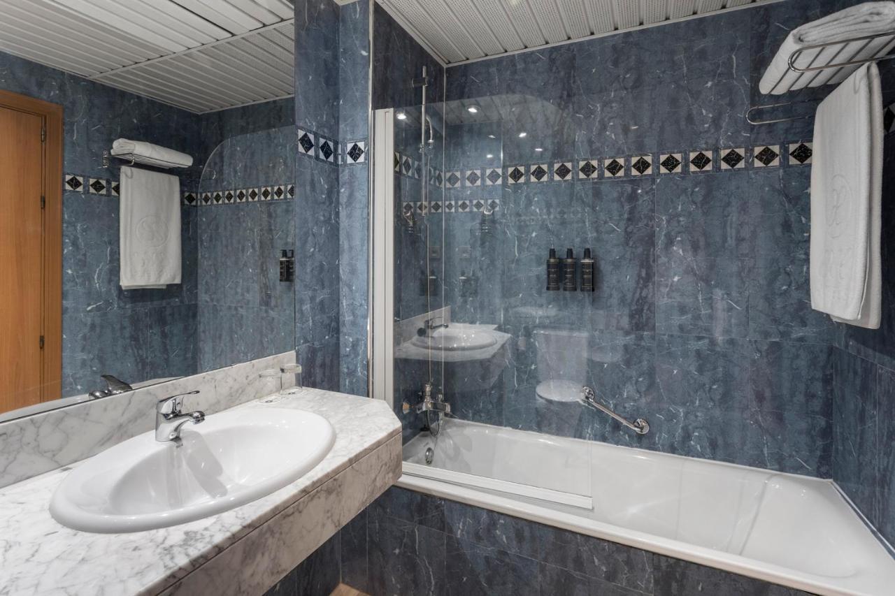 Double Room with Extra Bed,1415771229:JPEG