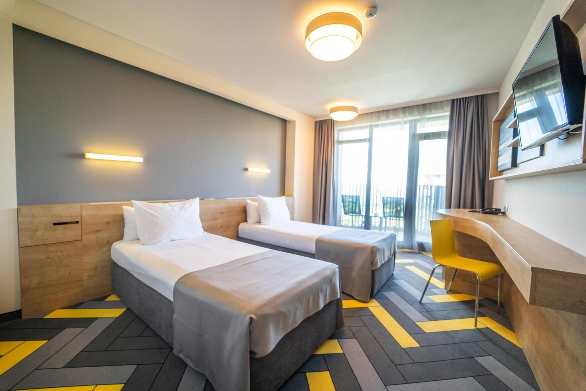 Twin Room Balcony Minibar &