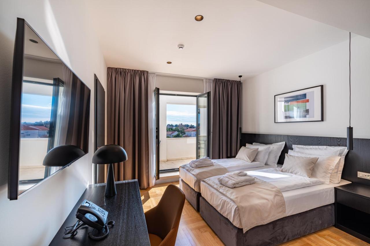 Zweibettzimmer mit Balkon