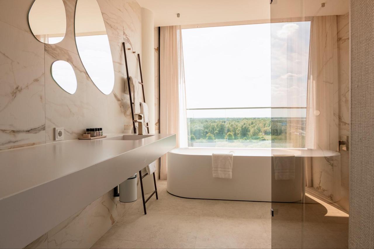Deluxe Double Room Bath