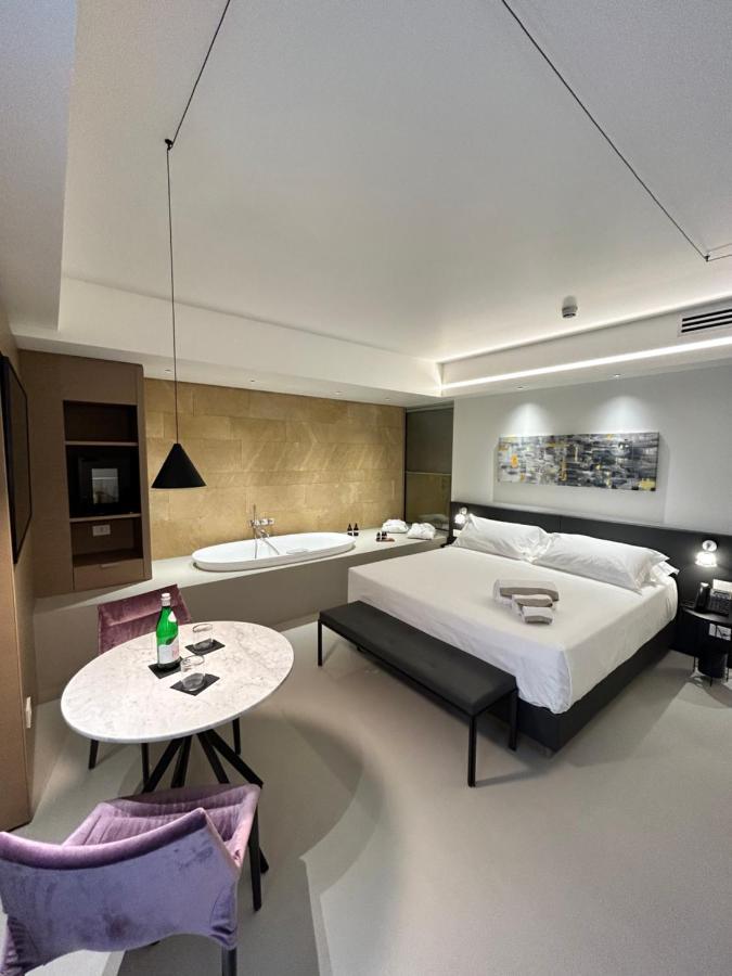 King Room Spa Bath,1474447025:JPEG