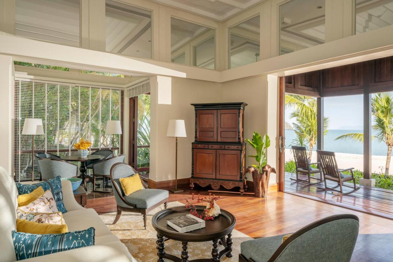 Royal Beach Villa One-Bedroom King Room with Pool