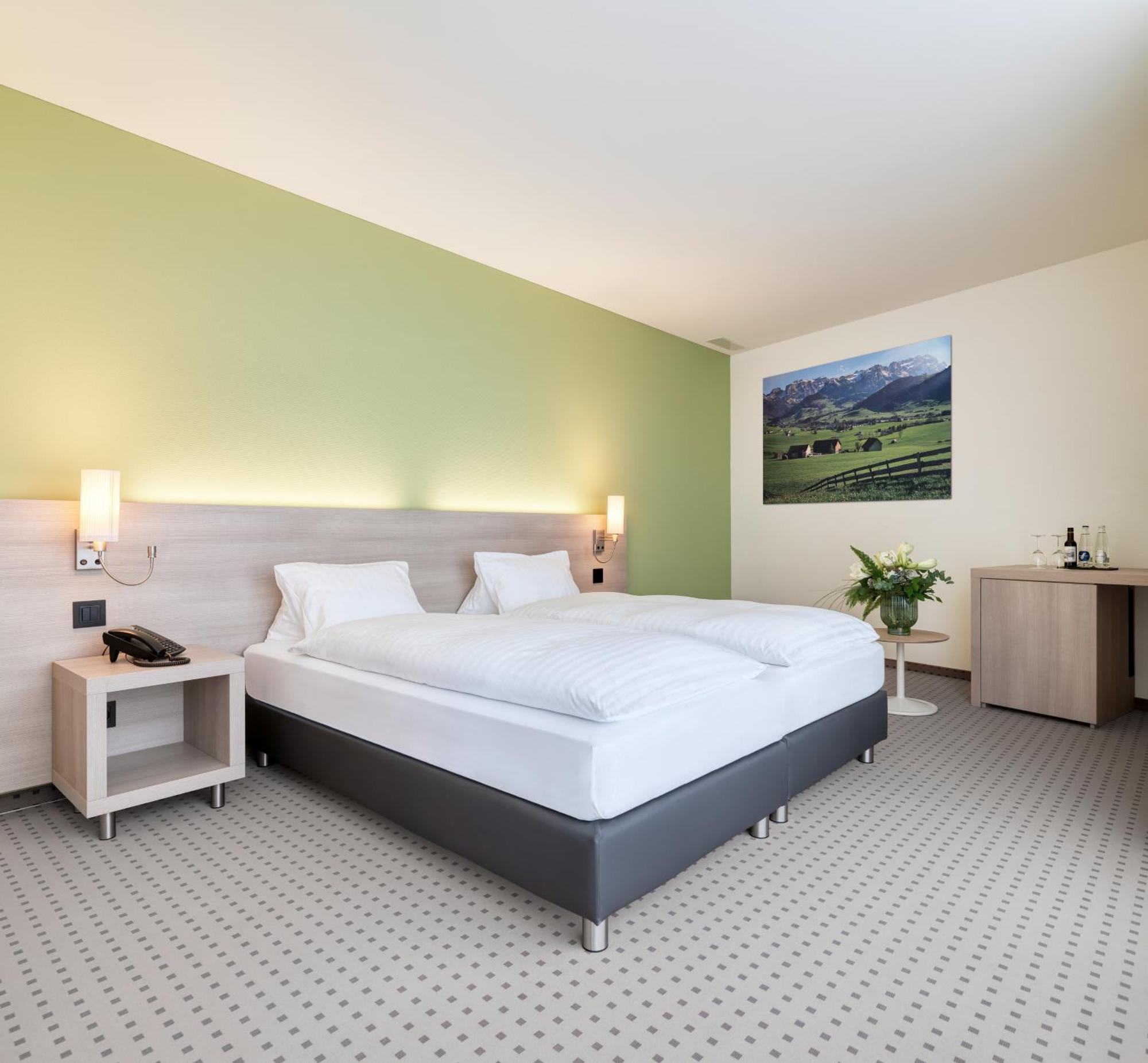 Double or Twin Room with Free Parking,1499093056:JPEG