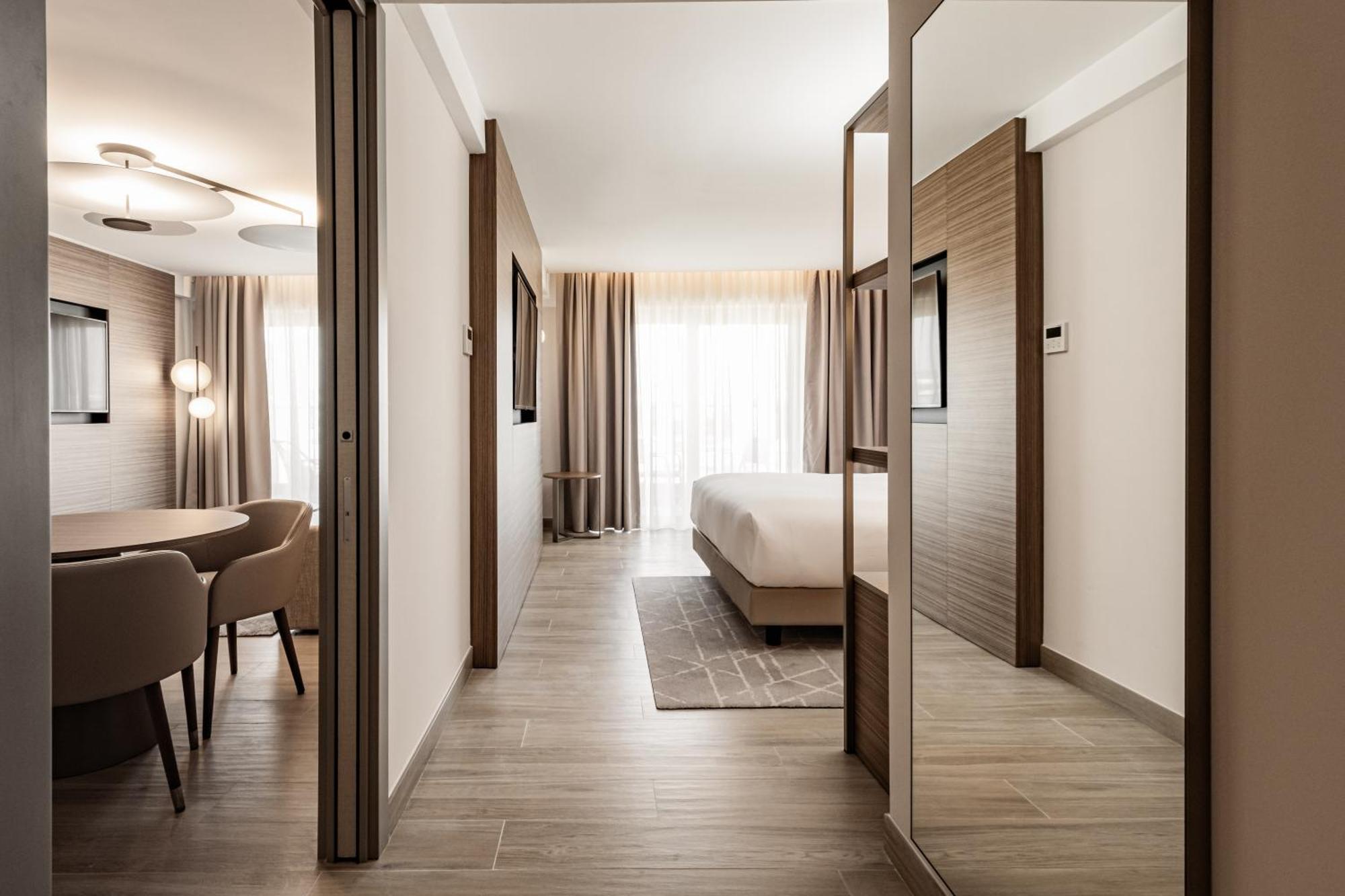 Suite 1 Chambre Lit King-Size avec Canapé-Lit et Terrasse - Vue sur Ville